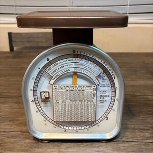 Pelouze Model Y-5 postal scale, made in November 1981 Illinois Clean